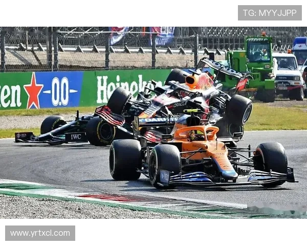 F1赛季激烈竞争加剧 汉密尔顿与维斯塔潘再度争锋 世界冠军之争白热化