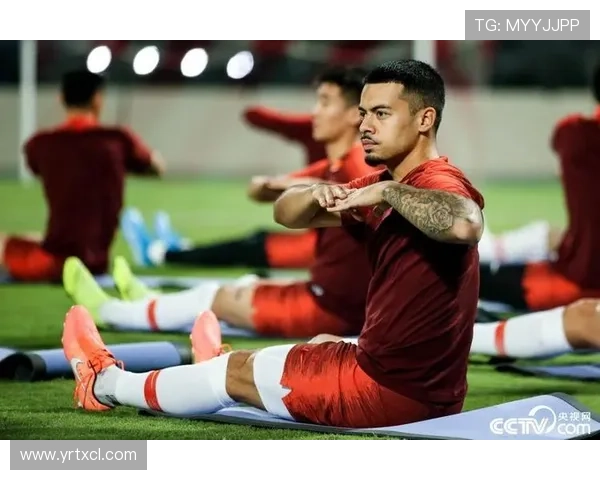 中国男足连夜加练备战世预赛誓要在主场力克劲敌重振球迷信心