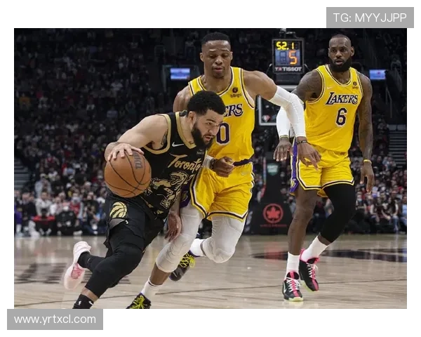 詹姆斯复出带领湖人逆转胜勇士,浓眉和威少表现抢眼助球队取胜 詹姆斯复出带领湖人逆转胜勇士,浓眉和威少表现抢眼助球队取胜