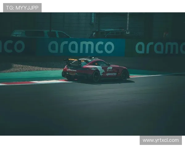 F1赛季最新动态:红牛车队领跑,汉密尔顿力争逆袭冠军荣耀 F1赛季最新动态:红牛车队领跑,汉密尔顿力争逆袭冠军荣耀