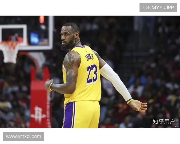 詹姆斯领衔湖人击败勇士 赛季首场胜利揭开强势复苏序幕